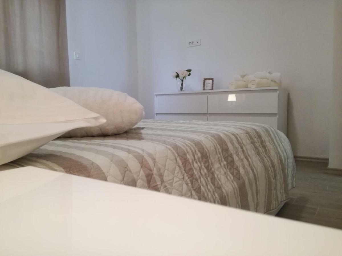 Ivana Šibenik Esterno foto